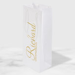 Modern Script Gold Personalized Groomsman Wine Gift Bag<br><div class="desc">Modern Gold Personalized Groomsman Gifts featuring personalized groomsman's name in gold modern script font style with title and wedding date in modern sans serif font style. Also perfect for best man, father of the bride, bridesmaid, maid of honor, mother of the bride and more. Please Note: The foil details are...</div>