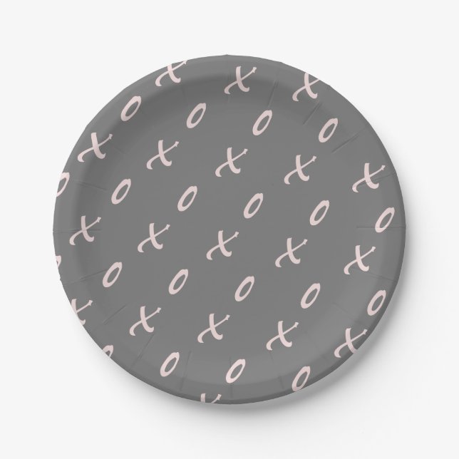 Modern Valentine's Day X and O Pattern Paper Plates (Front)