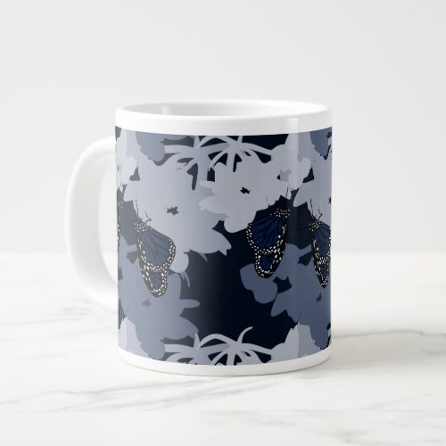 Moderner Purpur Schmetterling  Bluete  Giant Coffee Mug