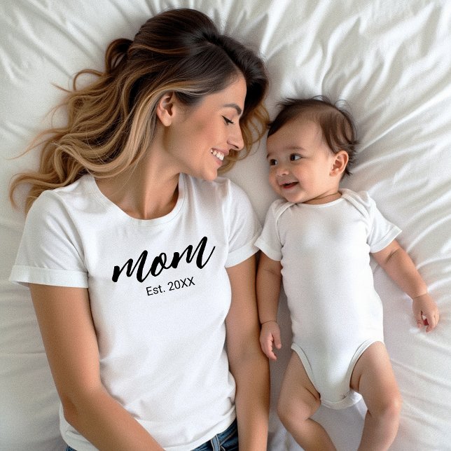 Mom Established New Mom Script Gift T-Shirt (Creator Uploaded)