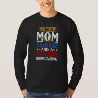 Mom Grandma And A Veteran Proud American Veteran M T-Shirt