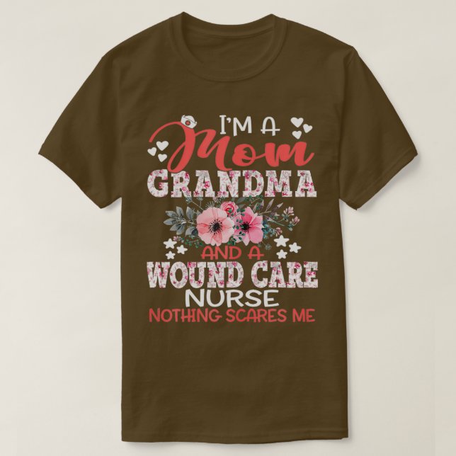 Mom Grandma Wound care Nurse Nothing Scares Me Mot T-Shirt (Design Front)