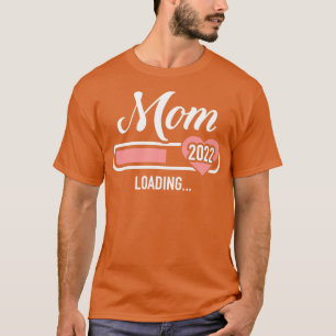 Mom loading 2022 for pregnancy announcement T-Shirt