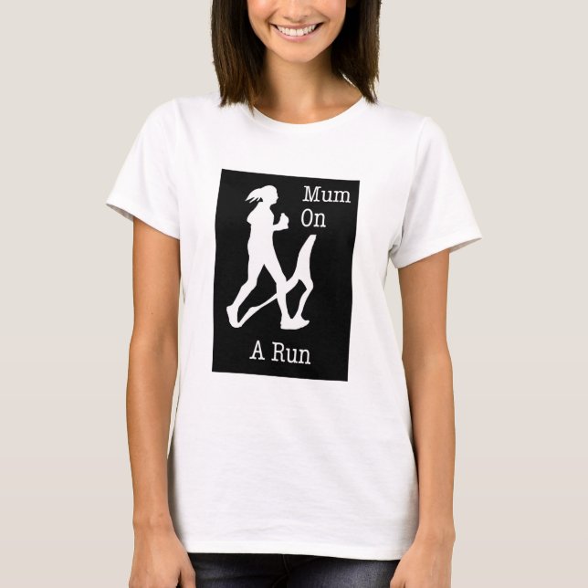 Mom on a run T shirt gift present Tokyo Olympics (Front)