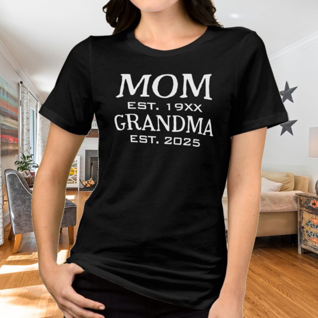 Mom Promoted To Grandma 20XX Est Tri-Blend Shirt (Creator Uploaded)