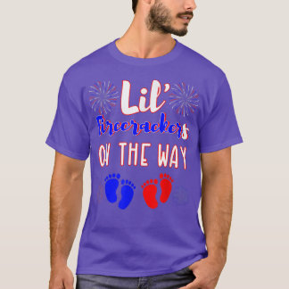 Mom To Be Epecting Twins Announcement 4th Of July T-Shirt