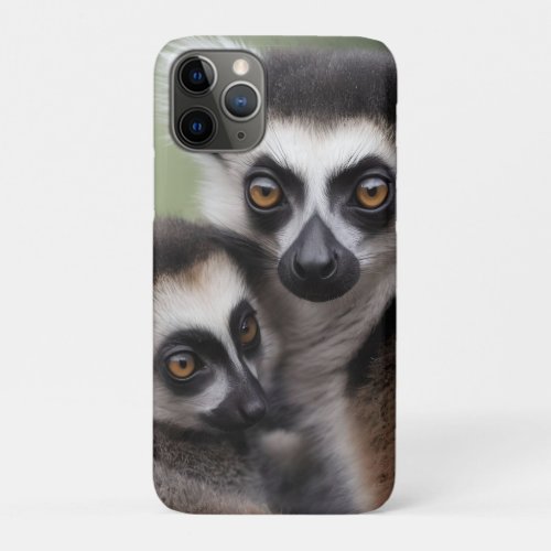 Mommy And Baby Lemur Cuddling iPhone 11 Pro Case