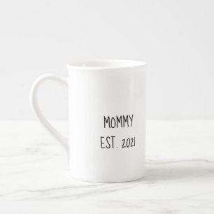 Mommy 'est year' mug for new parents