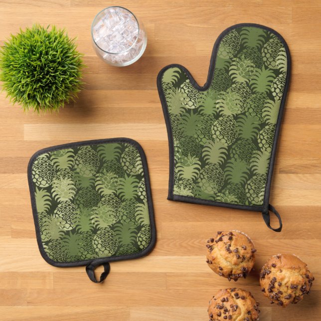 Momona Hawaiian Tropical Pineapple Green Oven Mitt & Pot Holder Set (Top Down)