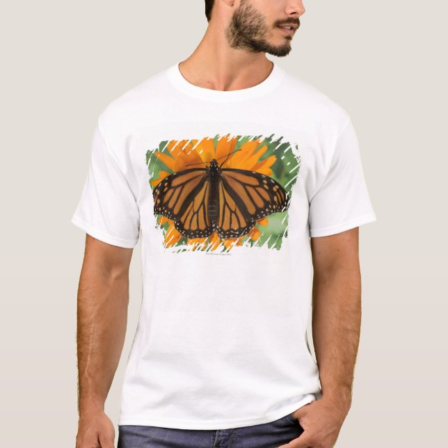 Monarch butterfly (Danaus plexippus) on pot T-Shirt (Front)