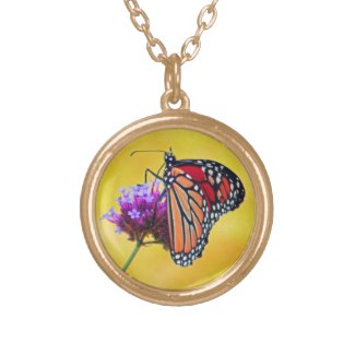MONARCH BUTTERFLY ON FLOWER