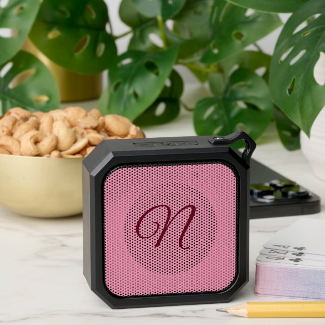 Monogrammed pink  bluetooth speaker (Insitu(Table))