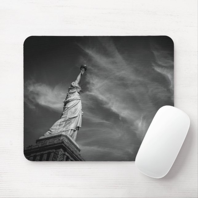 Monuments | Statue of Liberty Manhattan NYC Mouse Pad (With Mouse)