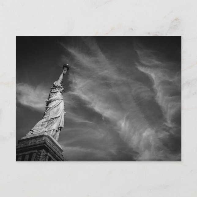 Monuments | Statue of Liberty Manhattan NYC Postcard (Front)