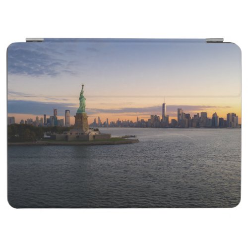 Monuments  Statue of Liberty NYC iPad Air Cover