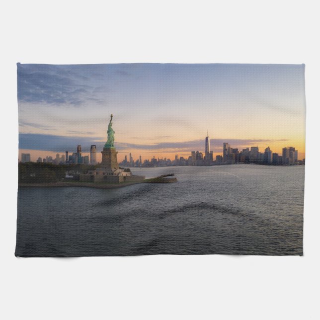 Monuments | Statue of Liberty NYC Kitchen Towel (Horizontal)
