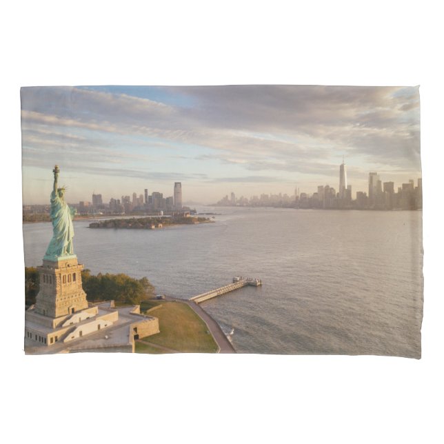 Monuments | Statue of Liberty Pillow Case (Front)
