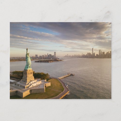 Monuments  Statue of Liberty Postcard