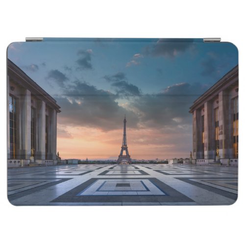 Monuments  The Eiffel Tower iPad Air Cover