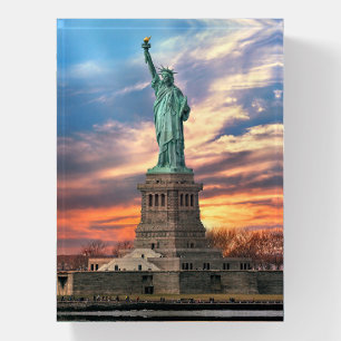 Monuments   The Statue of Liberty Paperweight