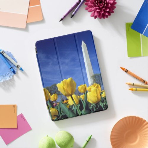 Monuments  Washington Monument in Spring iPad Air Cover
