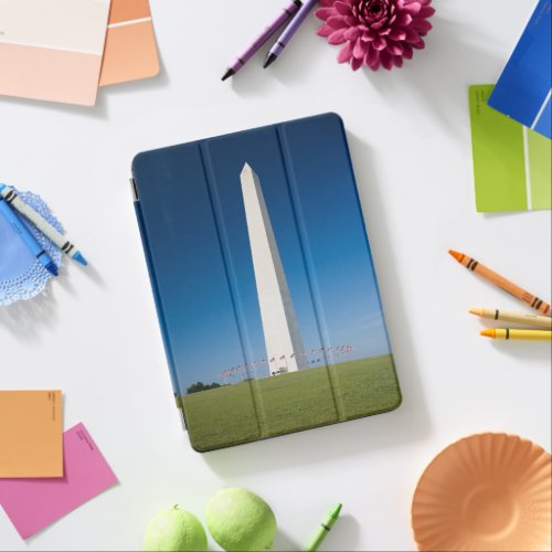 Monuments  Washington Monument with Flags iPad Air Cover