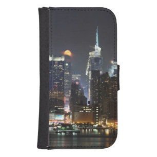Moon rises over midtown New York. Samsung S4 Wallet Case