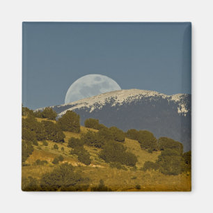 Moonrise over the Sangre de Cristo Mountains, Magnet