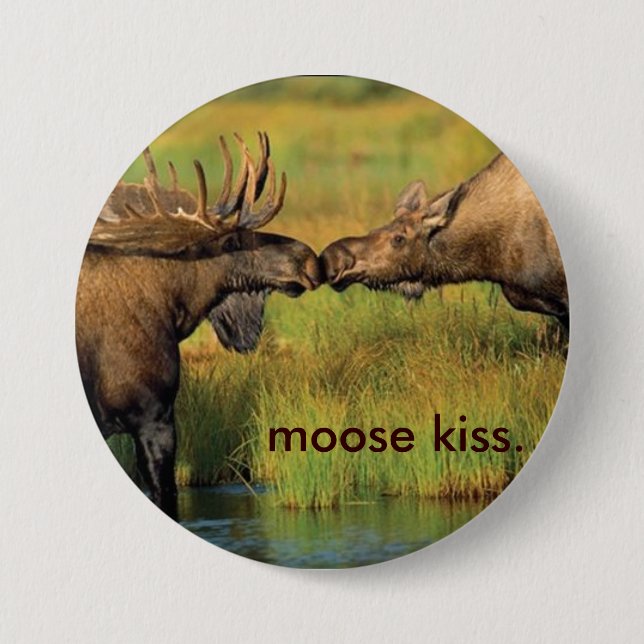 Moose Kiss Button (Front)