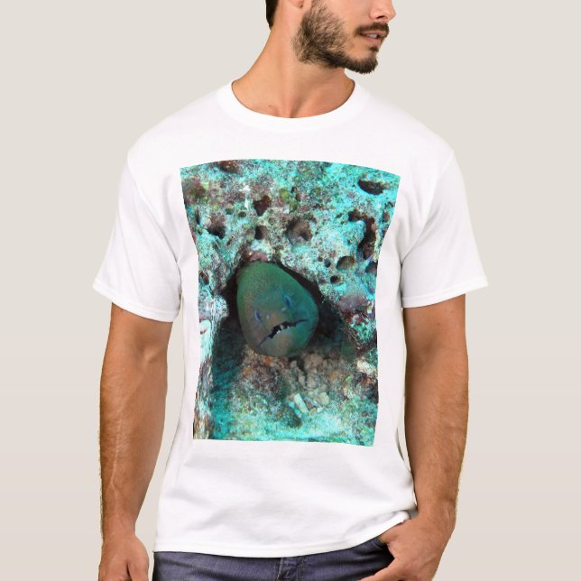 Moray eel in Fiji T-Shirt (Front)