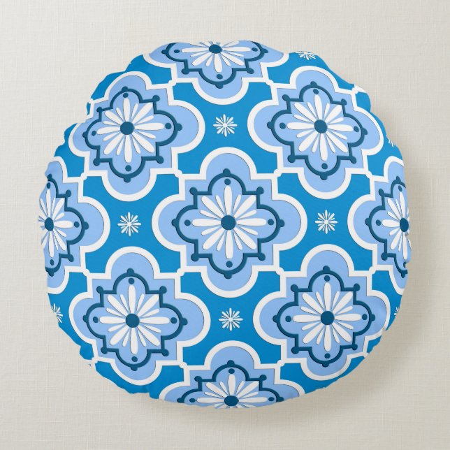 Moroccan tile pattern - Blue and White Round Pillow (Front)
