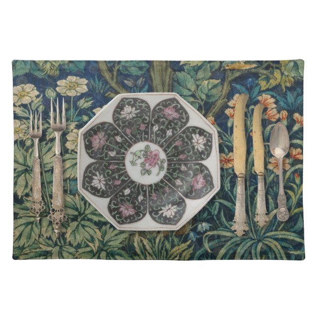 Morris Print Placemat with Antique Painted Plate (Front)