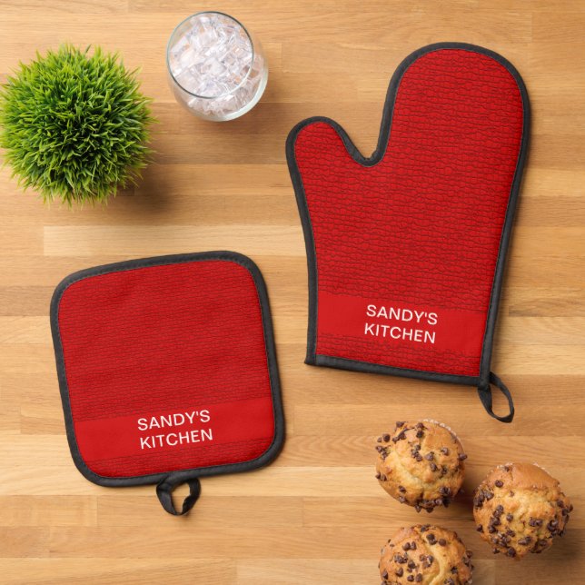 Mosaic Solid Red Textured Pattern Oven Mitt & Pot Holder Set (Top Down)