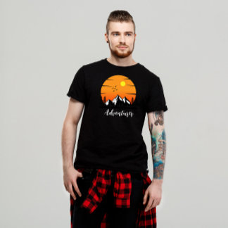 "Mountain Adventure Hiking Explorer: T-Shirt