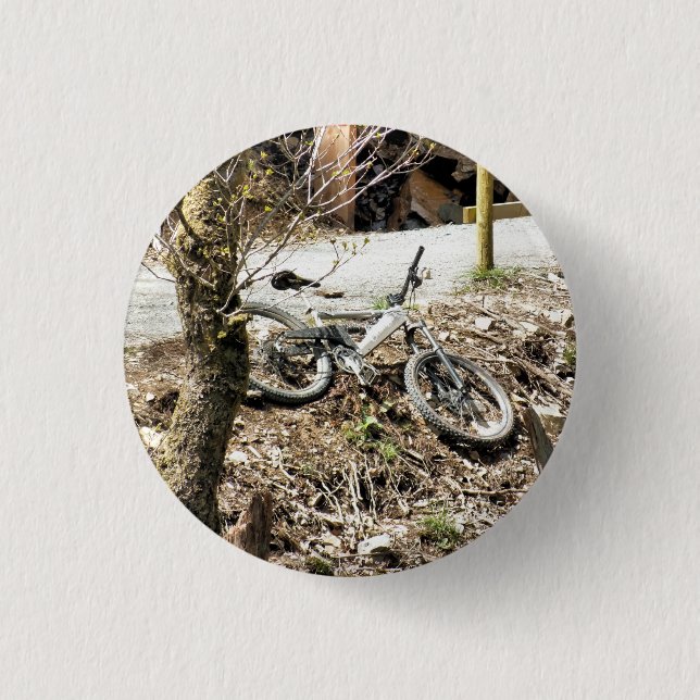 MOUNTAIN BIKING BUTTON (Front)