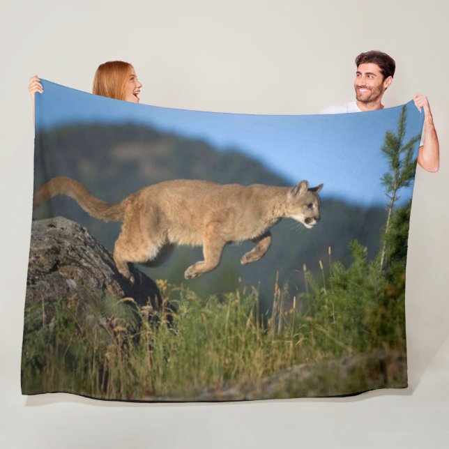 MOUNTAIN LION FLEECE BLANKET (In Situ)