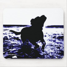 Mousepad black lab playing in water
