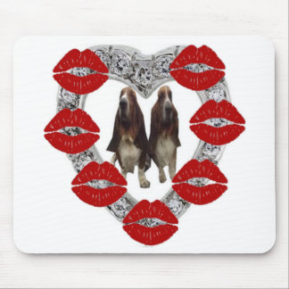 Mousepad Diamond Heart With Bassets & Kisses