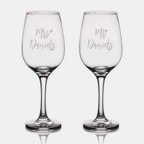 Mr and Mrs black typography and heart wedding Wine Glass