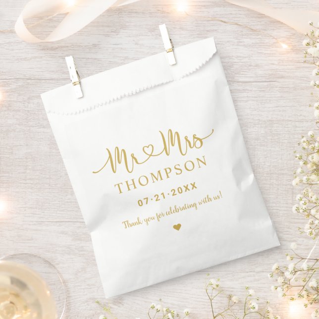 Mr and Mrs Gold Heart Script Personalized Wedding Favor Bag (Clipped)