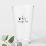 Mr and Mrs | Modern Script Personalized Glass<br><div class="desc">"Mr and Mrs" Modern Script Personalized Couple Gift

Perfect as wedding gifts for newlywed,  wedding anniversary gifts,  Valentine's day gifts and gift for any occasions.</div>