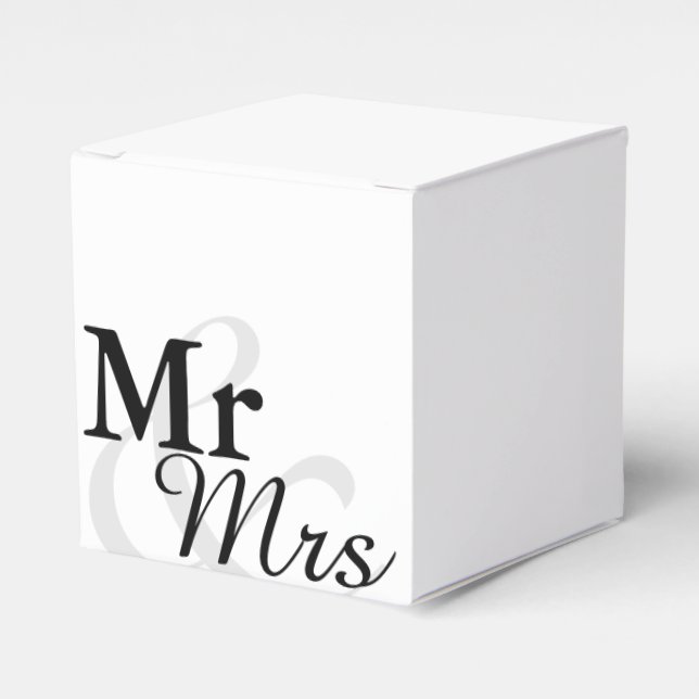 Mr&Mrs Simple Elegant Typography Wedding Favor Boxes (Front Side)