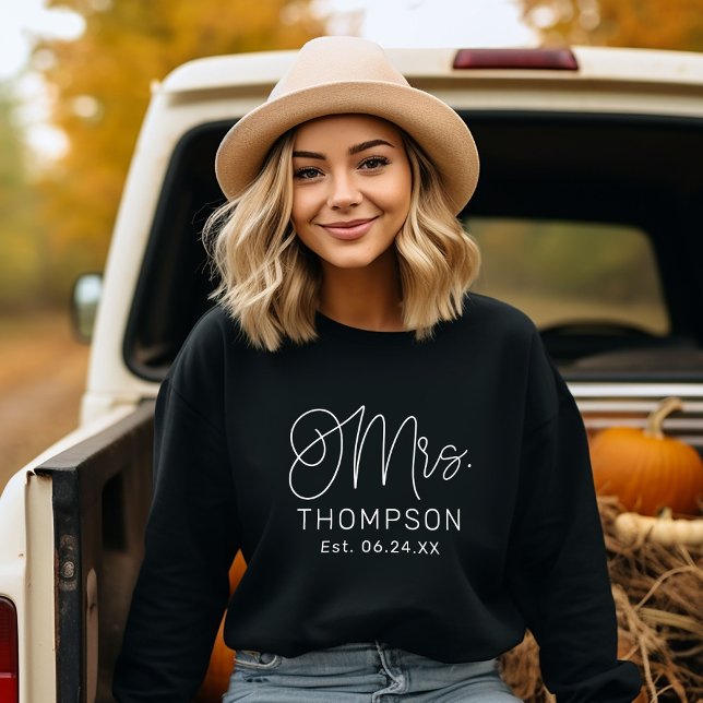 Mrs Calligraphy Monogram Newlywed Bride Sweatshirt (Creator Uploaded)
