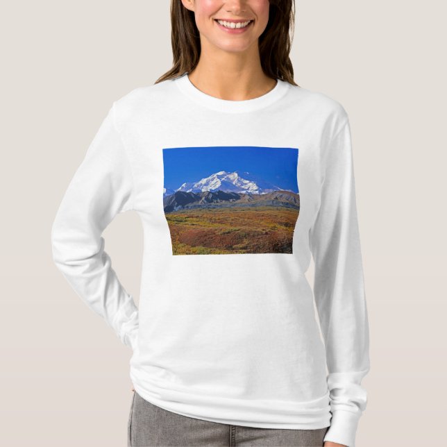 Mt . McKinley Denali National Park , Alaska. T-Shirt (Front)