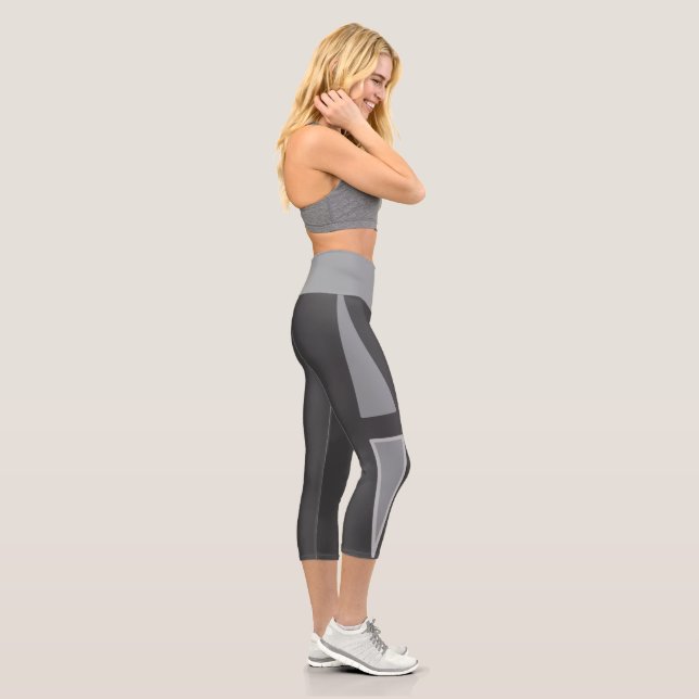 Murugi Apparels Moonchrome Momentum  High Waisted  Capri Leggings (Right)