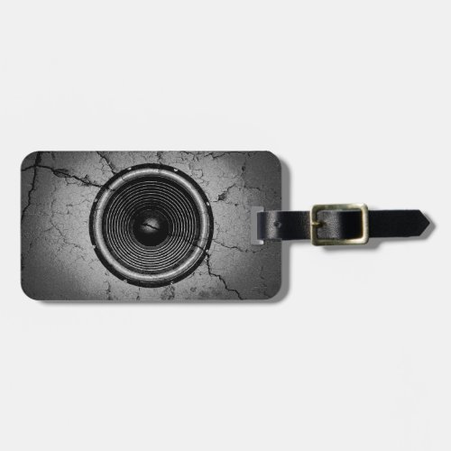 Music speaker on a cracked wall luggage tag