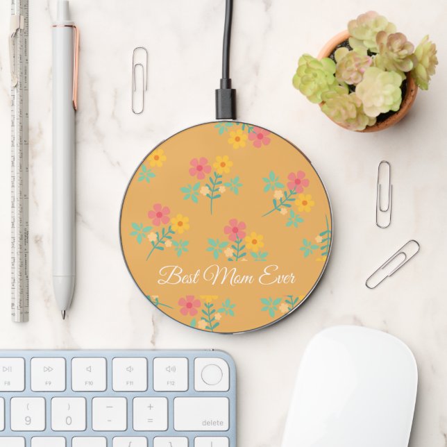 Mustard Retro Daisy Bouquet Best Mom Ever  Wireless Charger (Desk)