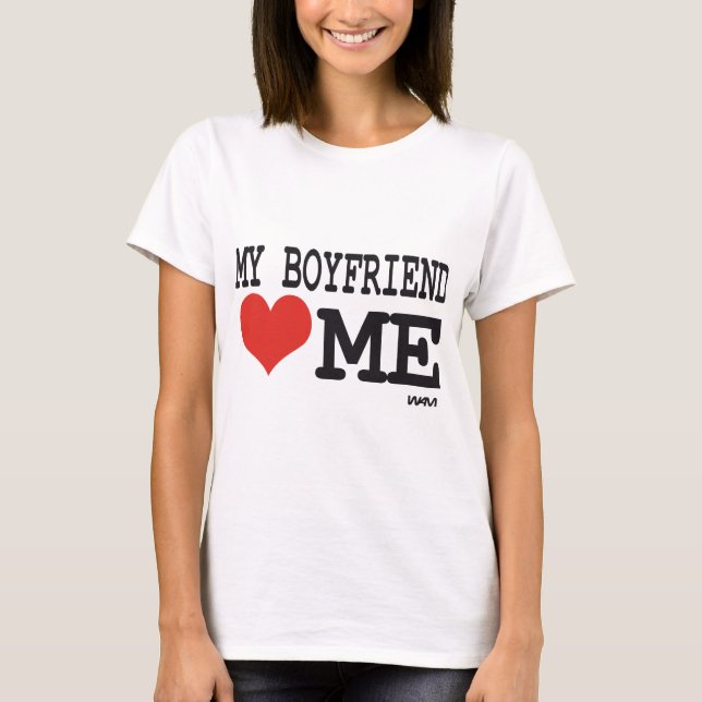 My boyfriend loves me T-Shirt (Front)