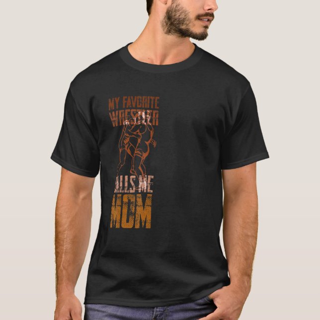 My Favorite Wrestler Calls Me Mom Wrestling Fan De T-Shirt (Front)