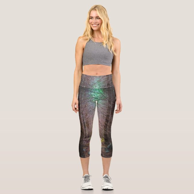 Mysterious spruce forest capri leggings (Front)